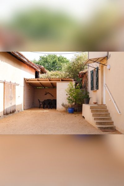 Domaine de Vibois - Gite Le Colombard - cour